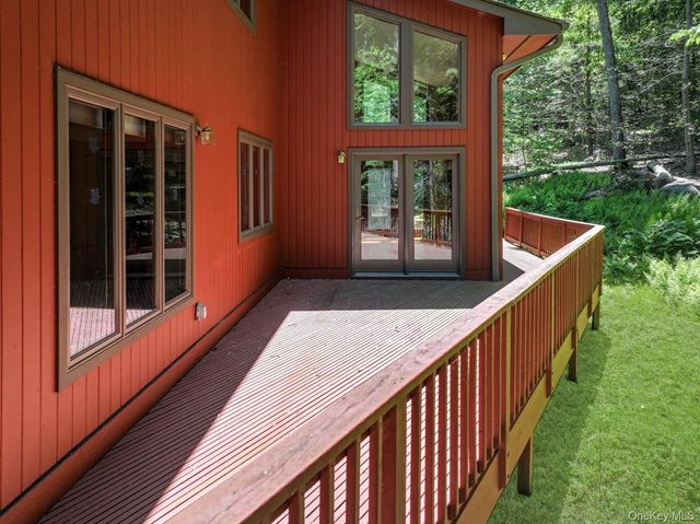 5 Buroak Drive, Hopewell Junction, NY 12533