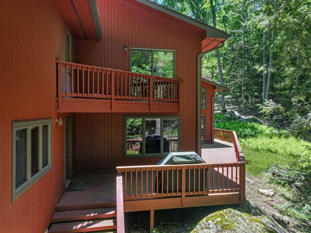 5 Buroak Drive, Hopewell Junction, NY 12533