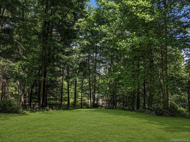 5 Buroak Drive, Hopewell Junction, NY 12533