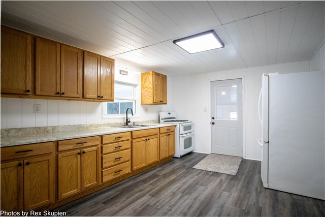 1861 E Monroe Street, White Cloud, MI 49349