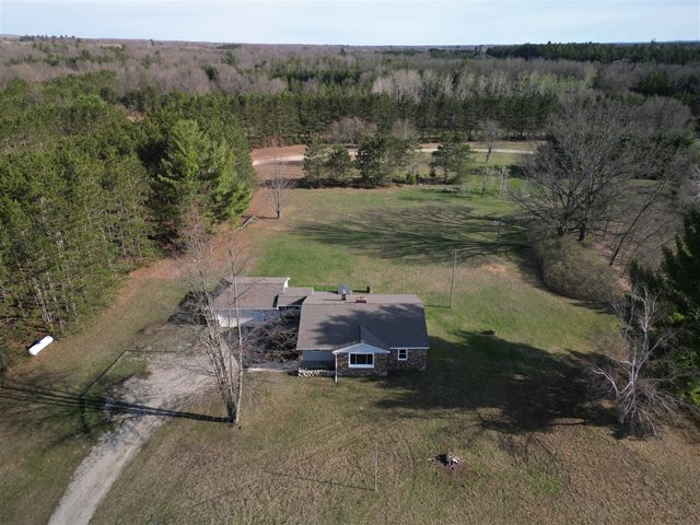 1861 E Monroe Street, White Cloud, MI 49349
