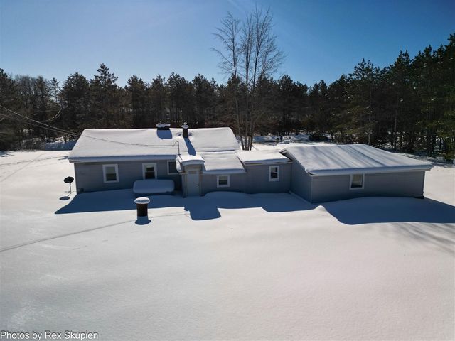 1861 E Monroe Street, White Cloud, MI 49349