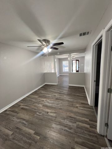 909 W Crockett, Beeville, TX 78102