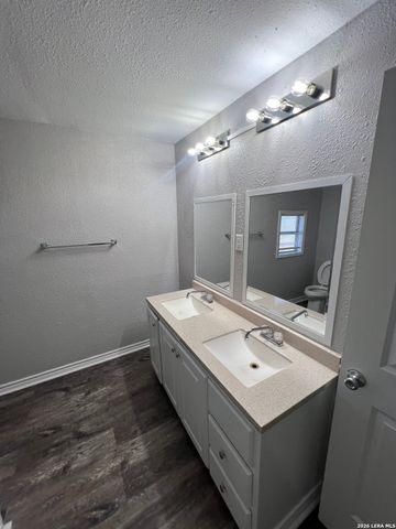 909 W Crockett, Beeville, TX 78102