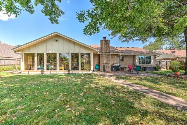 1402 S Countrywood Place, Rogers, AR 72758