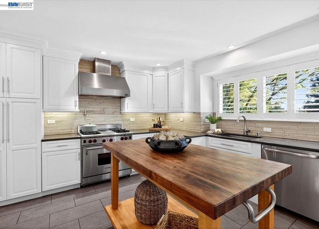 976 Richard Ln, Danville, CA 94526