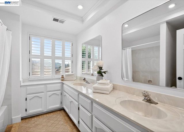 976 Richard Ln, Danville, CA 94526