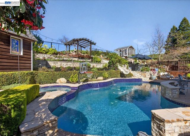 976 Richard Ln, Danville, CA 94526