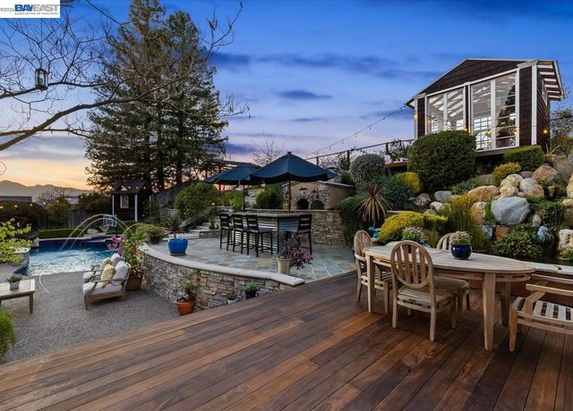 976 Richard Ln, Danville, CA 94526