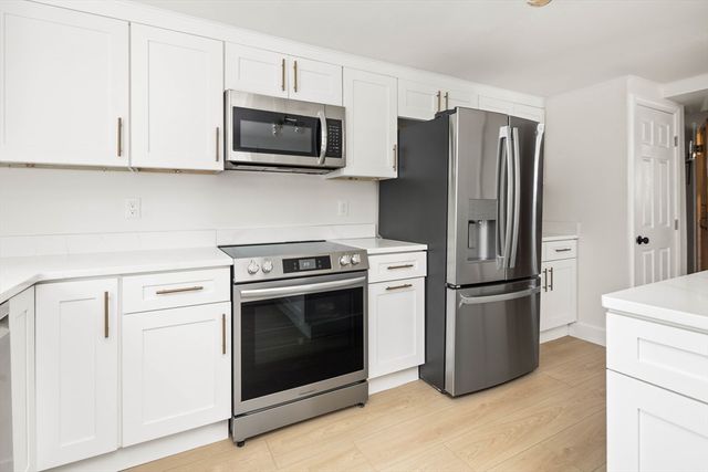 210 North St, Hingham, MA 02043