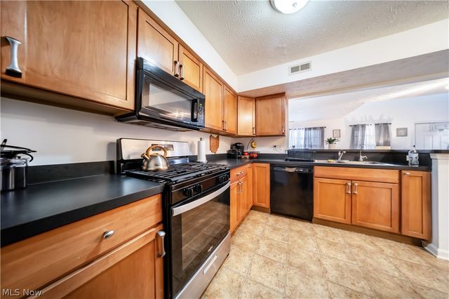 13699 Woodcroft, North Royalton, OH 44133