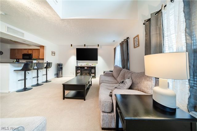 13699 Woodcroft, North Royalton, OH 44133