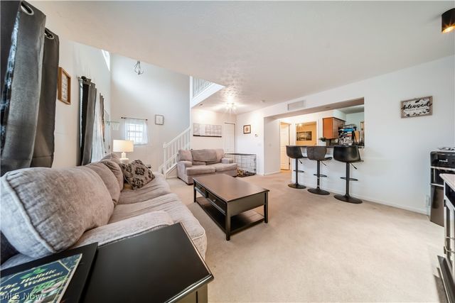 13699 Woodcroft, North Royalton, OH 44133