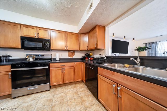 13699 Woodcroft, North Royalton, OH 44133