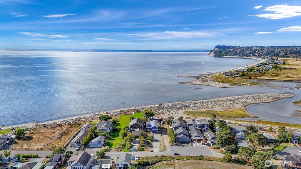 2402 Sunlight Beach Road, Clinton, WA 98236