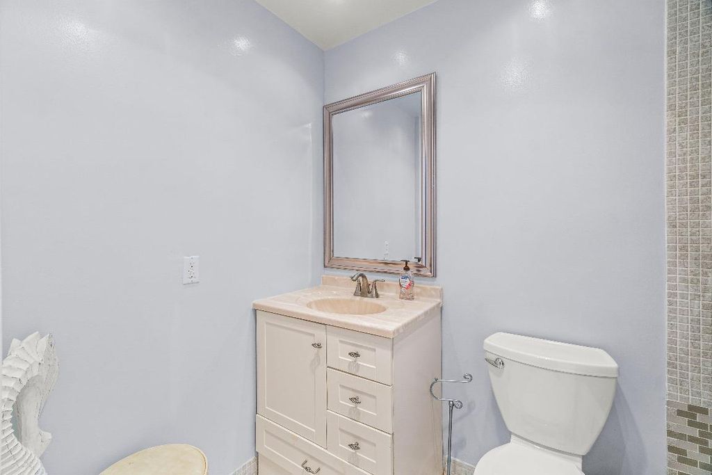 Image 14 of property listing at 410 Saxony I, Delray Beach, FL 33446