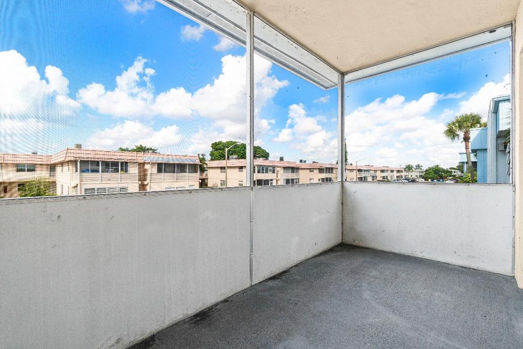 Image 18 of property listing at 410 Saxony I, Delray Beach, FL 33446