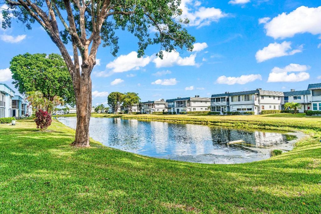 Image 21 of property listing at 410 Saxony I, Delray Beach, FL 33446