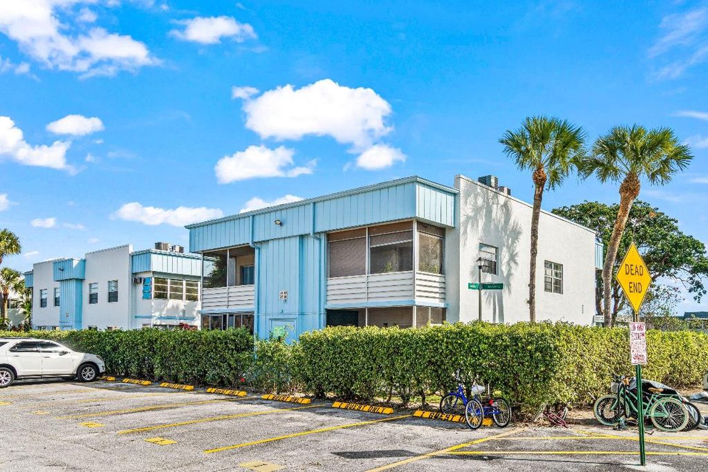 Image 23 of property listing at 410 Saxony I, Delray Beach, FL 33446