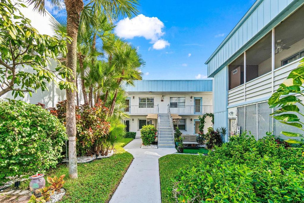 Image 38 of property listing at 410 Saxony I, Delray Beach, FL 33446