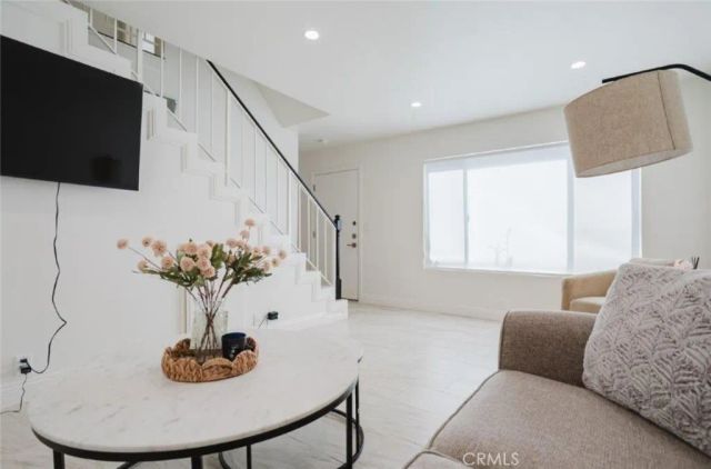 251 W Dryden Street 5, Glendale, CA 91202