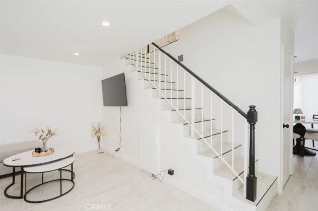 251 W Dryden Street 5, Glendale, CA 91202