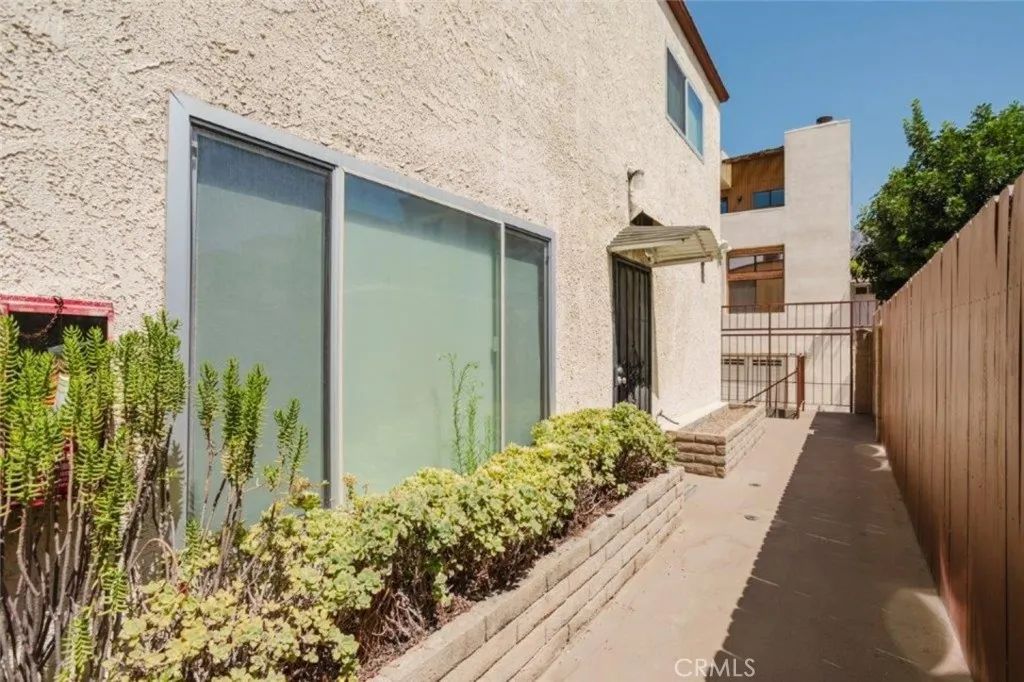 251 W Dryden Street 5, Glendale, CA 91202