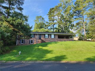 2477 Creekview SW Drive, Marietta, GA 30008