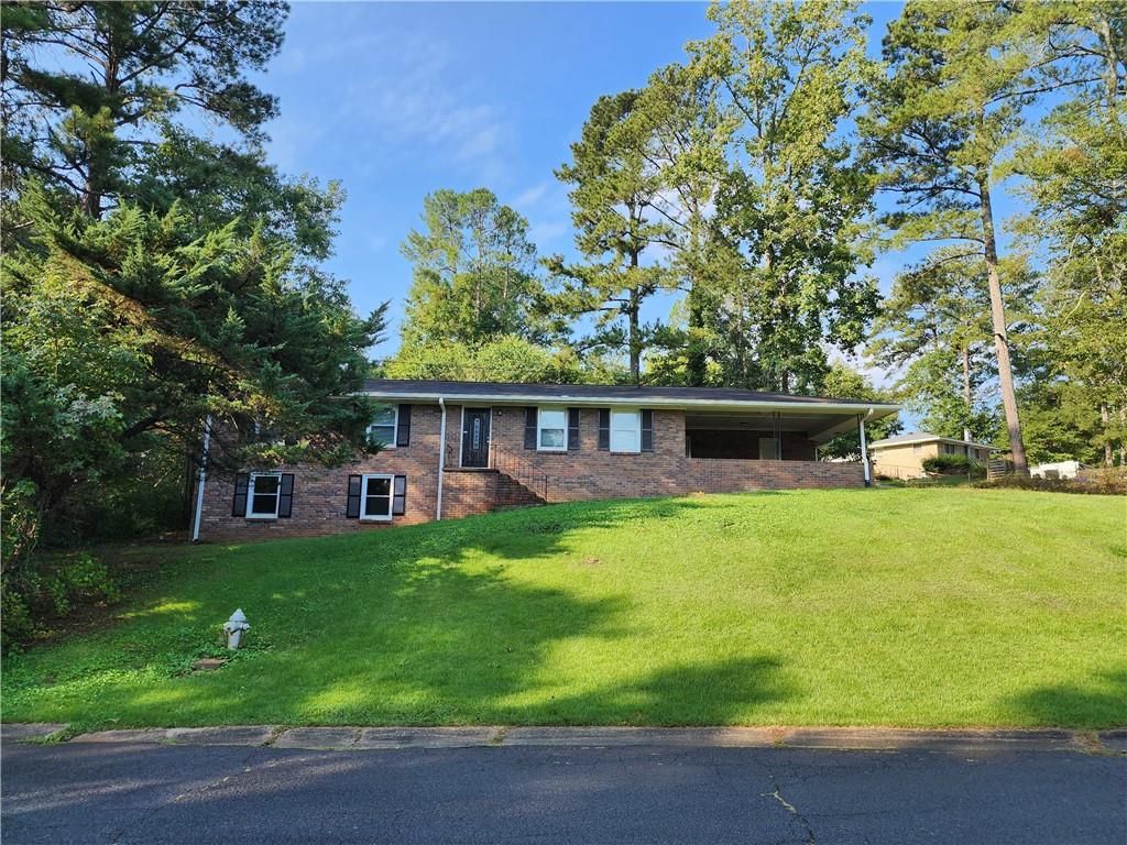 2477 Creekview SW Drive, Marietta, GA 30008