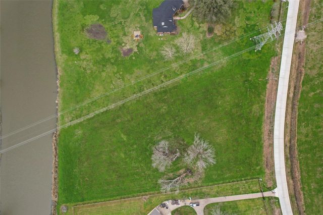 708 Winchester Trail, Angleton, TX 77515