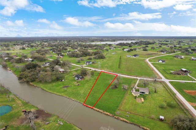 708 Winchester Trail, Angleton, TX 77515