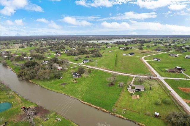 708 Winchester Trail, Angleton, TX 77515
