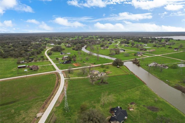 708 Winchester Trail, Angleton, TX 77515
