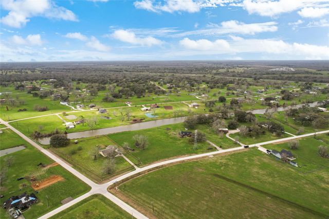 708 Winchester Trail, Angleton, TX 77515