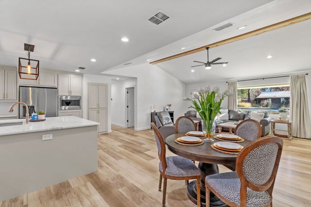 1021 Poe Street, Azle, TX 76020