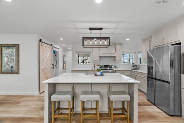 1021 Poe Street, Azle, TX 76020