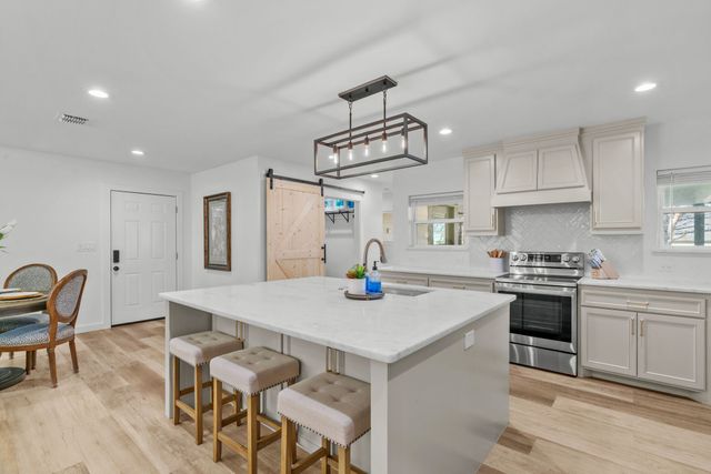 1021 Poe Street, Azle, TX 76020