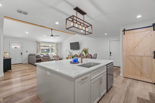 1021 Poe Street, Azle, TX 76020