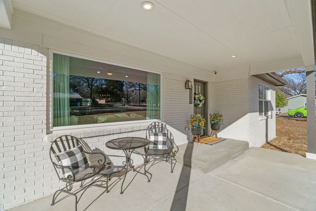 1021 Poe Street, Azle, TX 76020