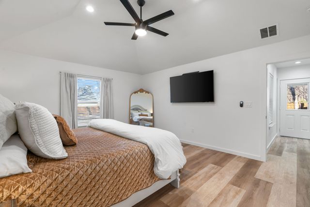 1021 Poe Street, Azle, TX 76020