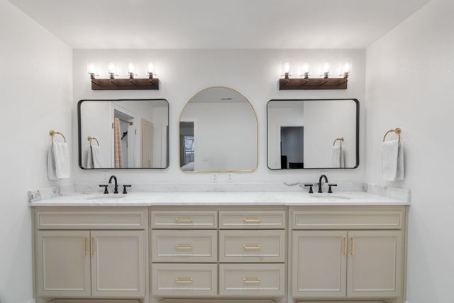 1021 Poe Street, Azle, TX 76020