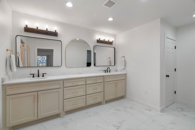 1021 Poe Street, Azle, TX 76020