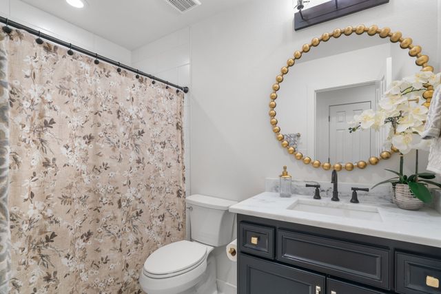 1021 Poe Street, Azle, TX 76020