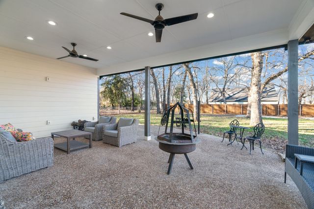 1021 Poe Street, Azle, TX 76020