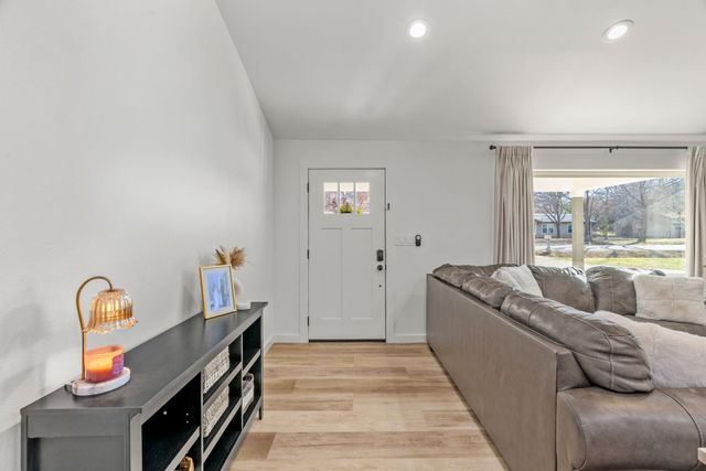 1021 Poe Street, Azle, TX 76020