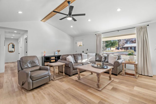 1021 Poe Street, Azle, TX 76020