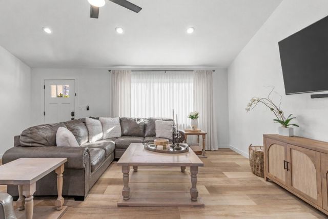 1021 Poe Street, Azle, TX 76020