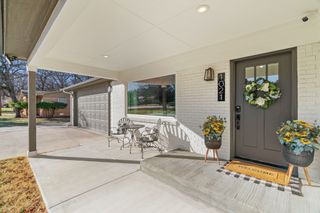 1021 Poe Street, Azle, TX 76020