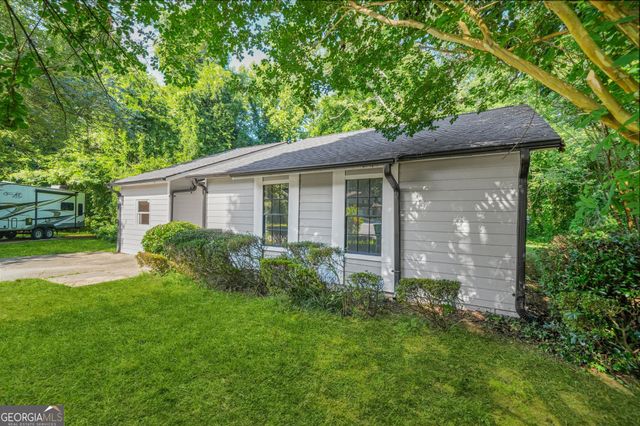 3909 S Creek Court, Stone Mountain, GA 30083