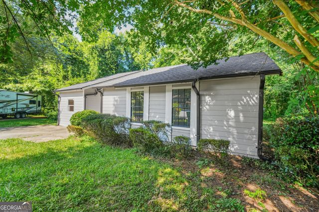 3909 S Creek Court, Stone Mountain, GA 30083